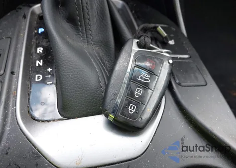 2017 Hyundai Santa Fe Se z USA, uszkodzony, nr VIN KM8SNDHF6HU171345